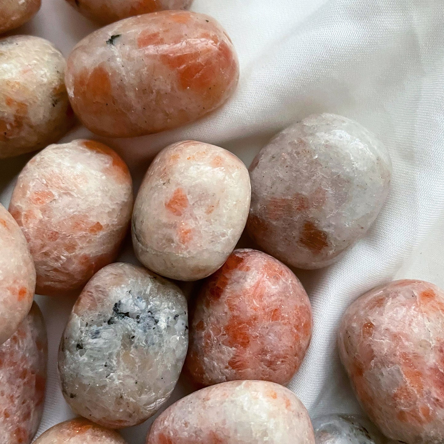 Sunstone Tumbles / حجر الشمس