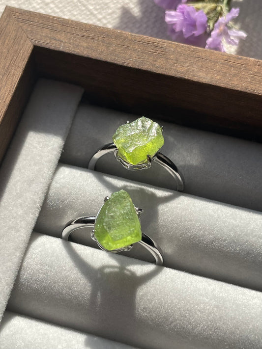 S925 Raw Peridot Ring | Adjustable | خاتم حجر الزبرجد