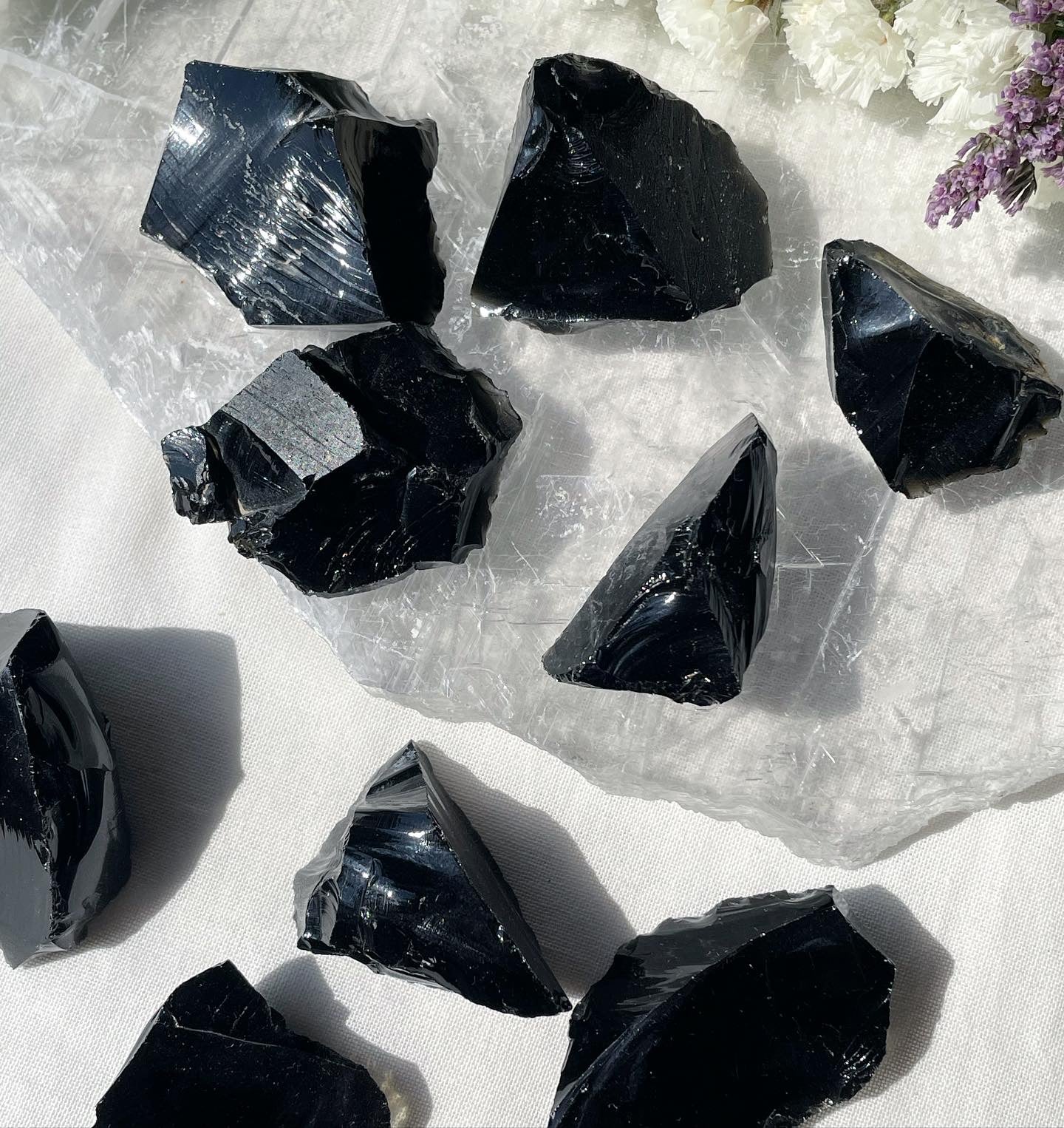 Raw Black Obsidian / الاوبسيديان(السبج) الخام